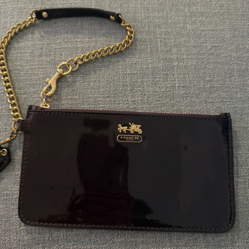 Coach Madison Purple Patent Leather Wristlet Gold Horse & Carriage‎ Logo Chain
